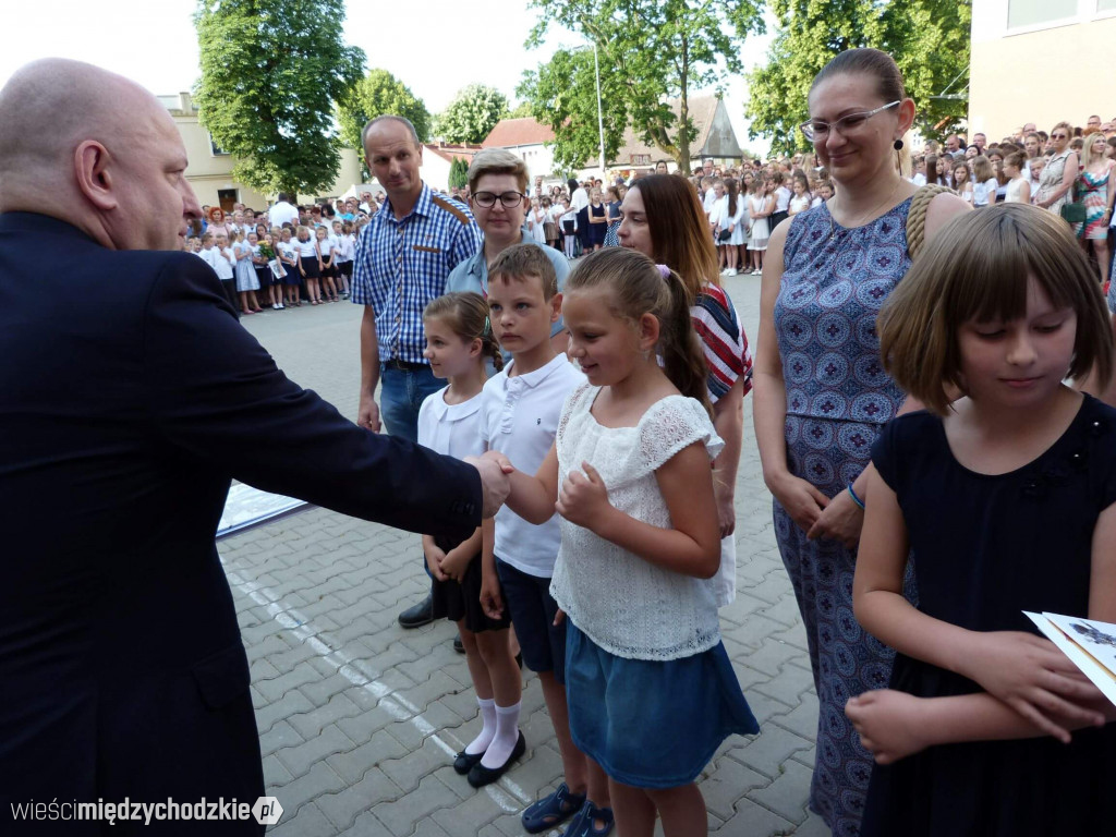 Wakacje w SP nr 1 w Międzychodzie rozpoczęte