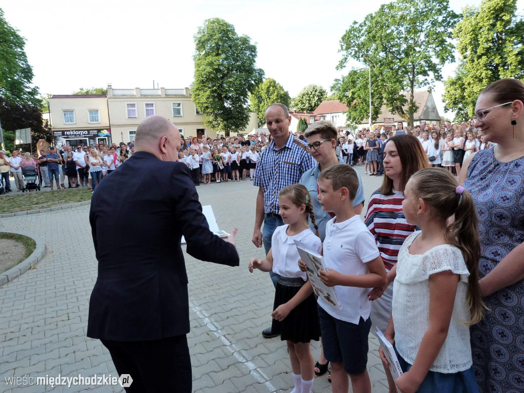 Wakacje w SP nr 1 w Międzychodzie rozpoczęte