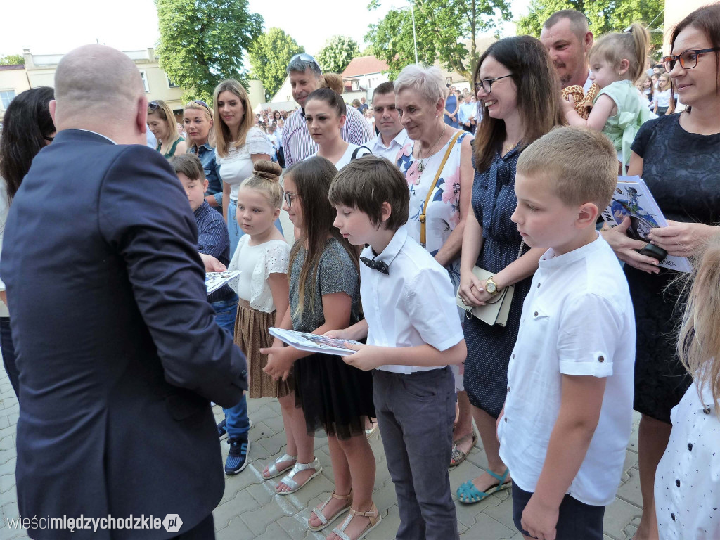 Wakacje w SP nr 1 w Międzychodzie rozpoczęte