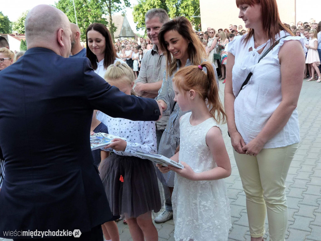 Wakacje w SP nr 1 w Międzychodzie rozpoczęte