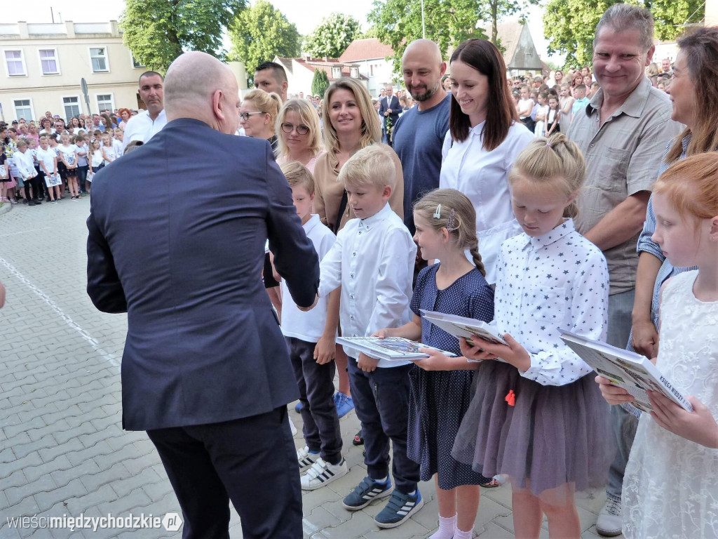 Wakacje w SP nr 1 w Międzychodzie rozpoczęte