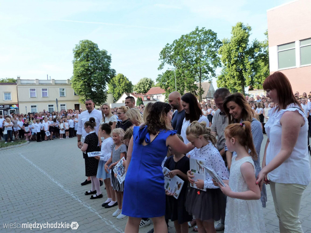 Wakacje w SP nr 1 w Międzychodzie rozpoczęte