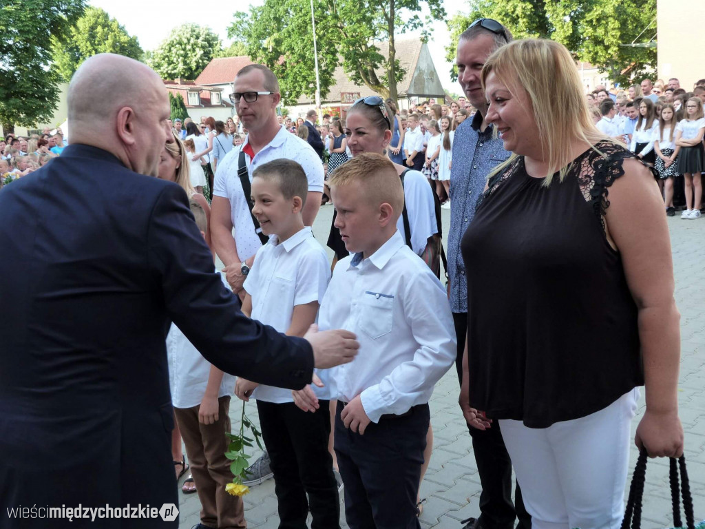 Wakacje w SP nr 1 w Międzychodzie rozpoczęte