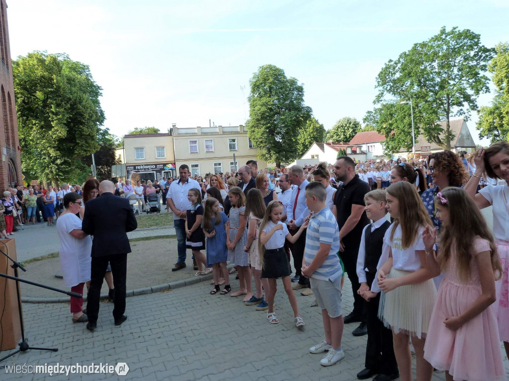 Wakacje w SP nr 1 w Międzychodzie rozpoczęte