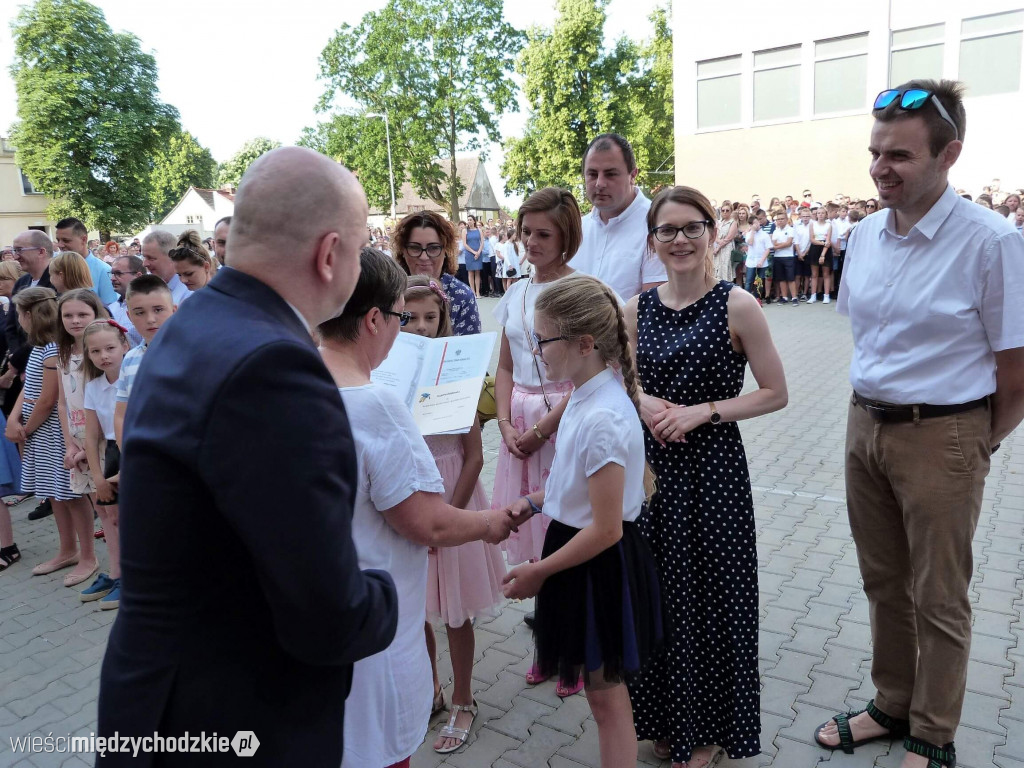 Wakacje w SP nr 1 w Międzychodzie rozpoczęte