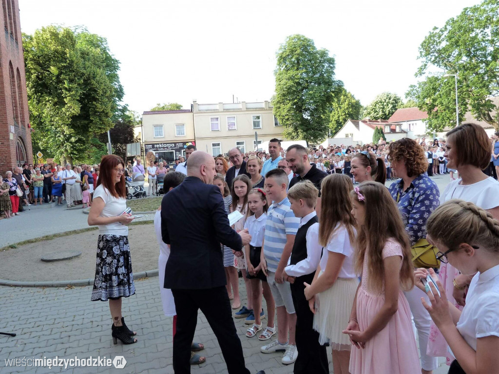 Wakacje w SP nr 1 w Międzychodzie rozpoczęte