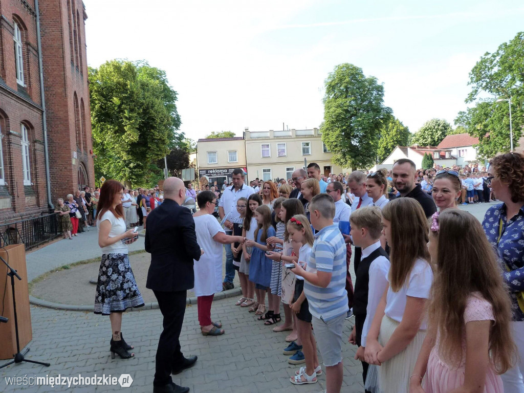 Wakacje w SP nr 1 w Międzychodzie rozpoczęte