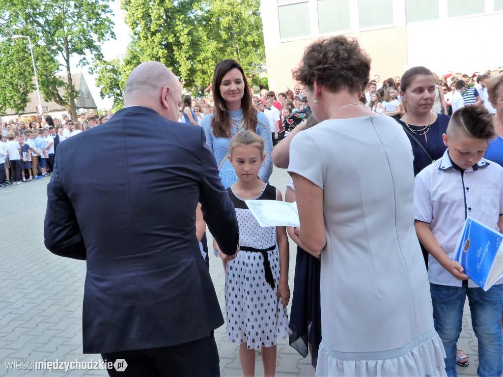 Wakacje w SP nr 1 w Międzychodzie rozpoczęte