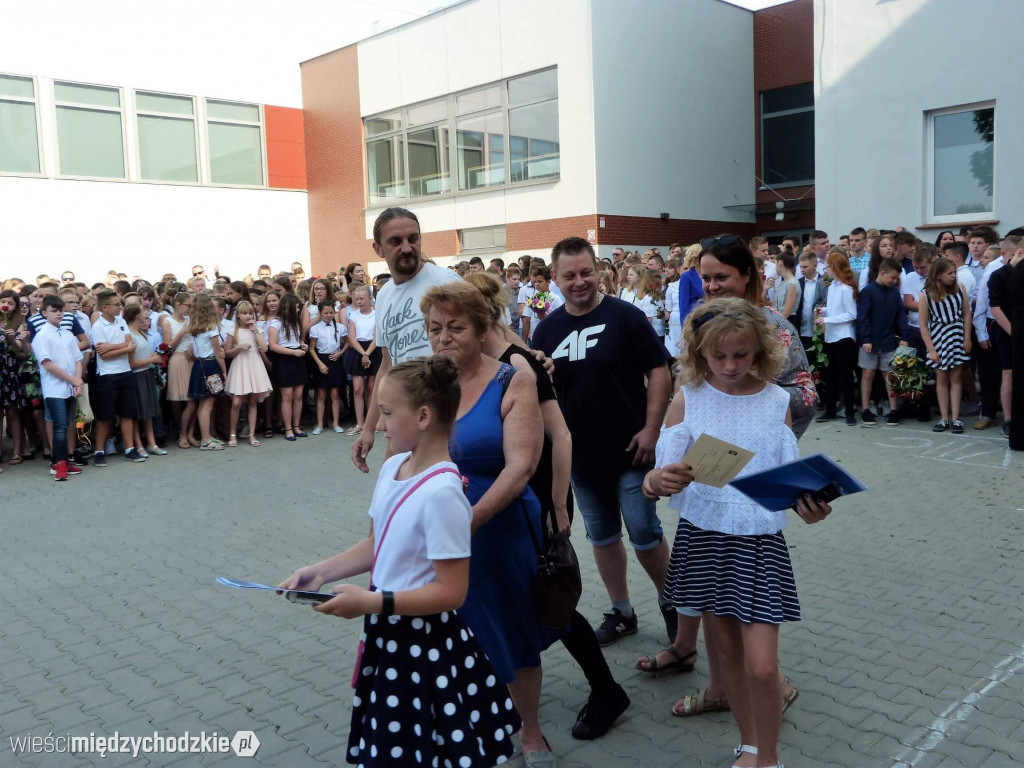 Wakacje w SP nr 1 w Międzychodzie rozpoczęte