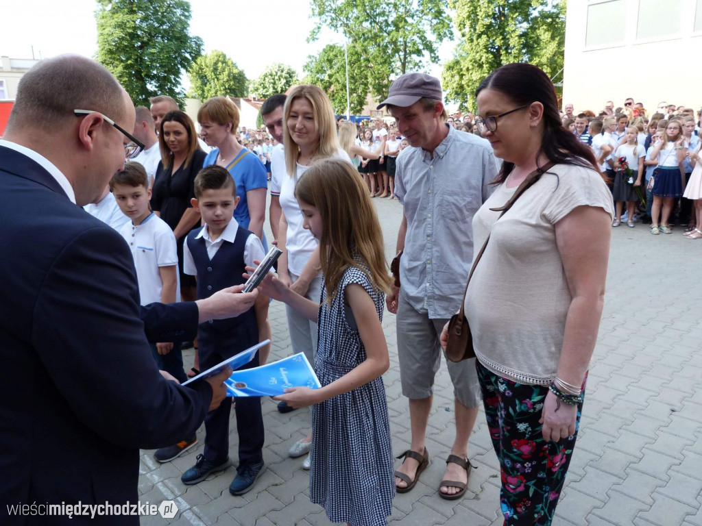 Wakacje w SP nr 1 w Międzychodzie rozpoczęte