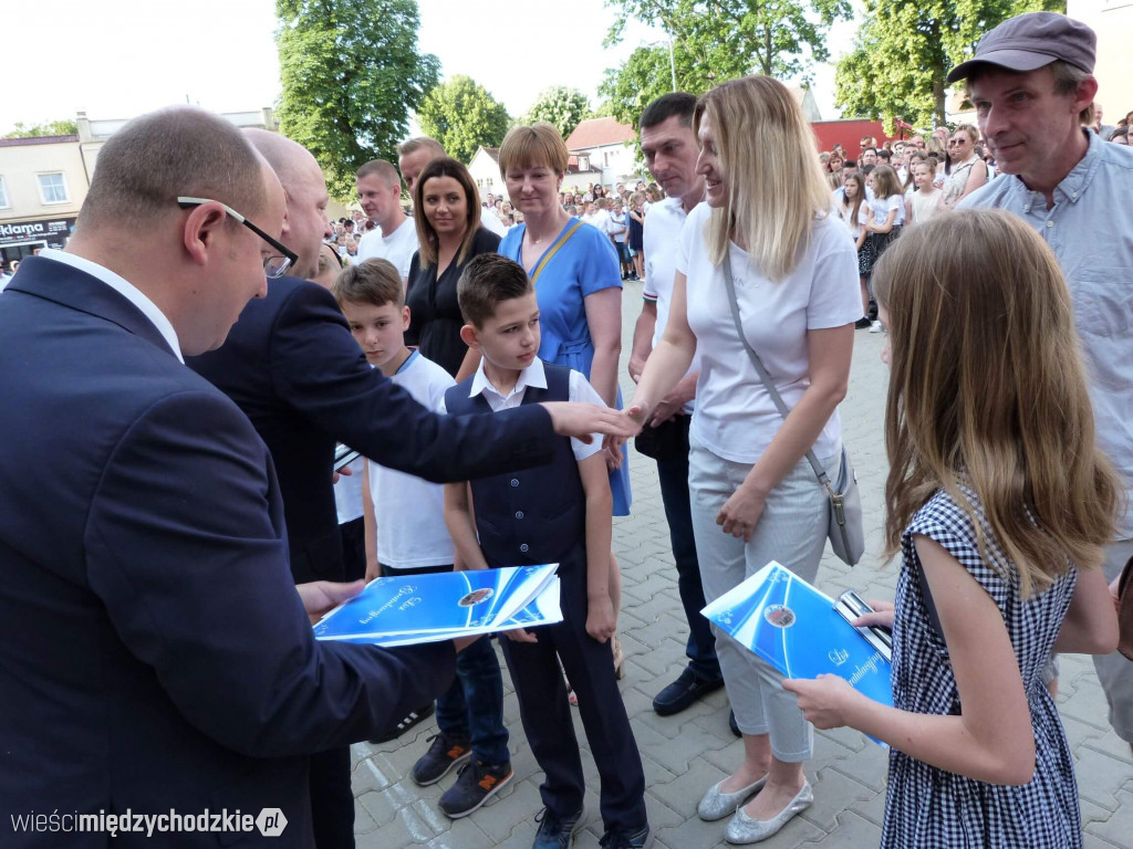 Wakacje w SP nr 1 w Międzychodzie rozpoczęte