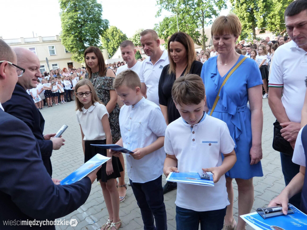 Wakacje w SP nr 1 w Międzychodzie rozpoczęte