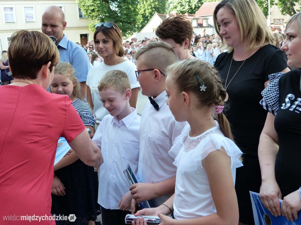 Wakacje w SP nr 1 w Międzychodzie rozpoczęte