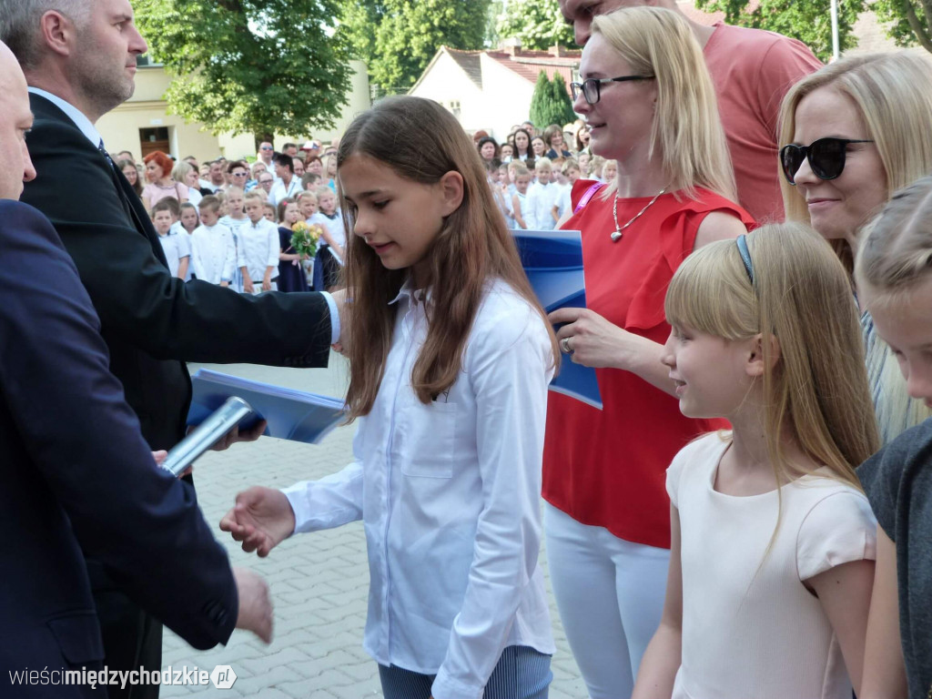 Wakacje w SP nr 1 w Międzychodzie rozpoczęte