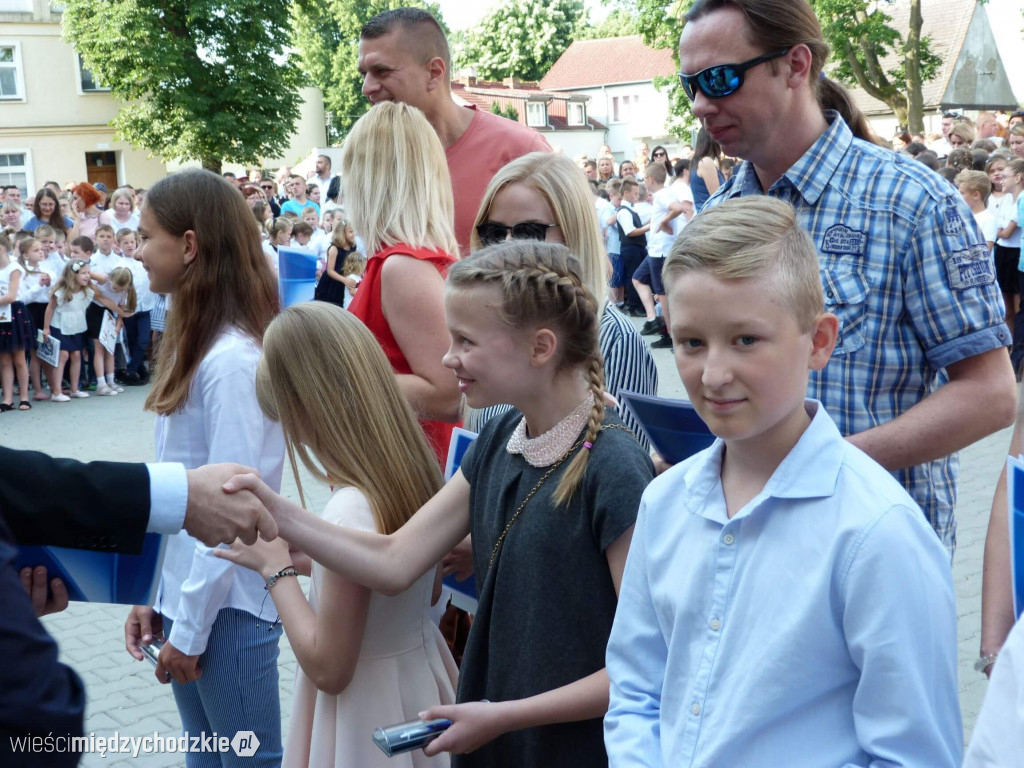 Wakacje w SP nr 1 w Międzychodzie rozpoczęte