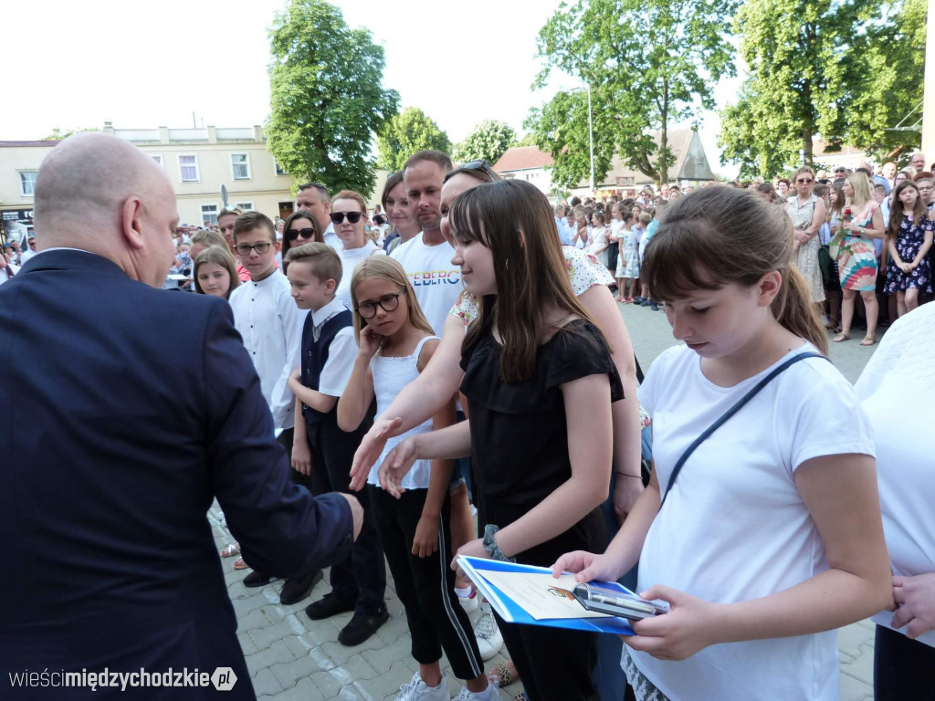Wakacje w SP nr 1 w Międzychodzie rozpoczęte