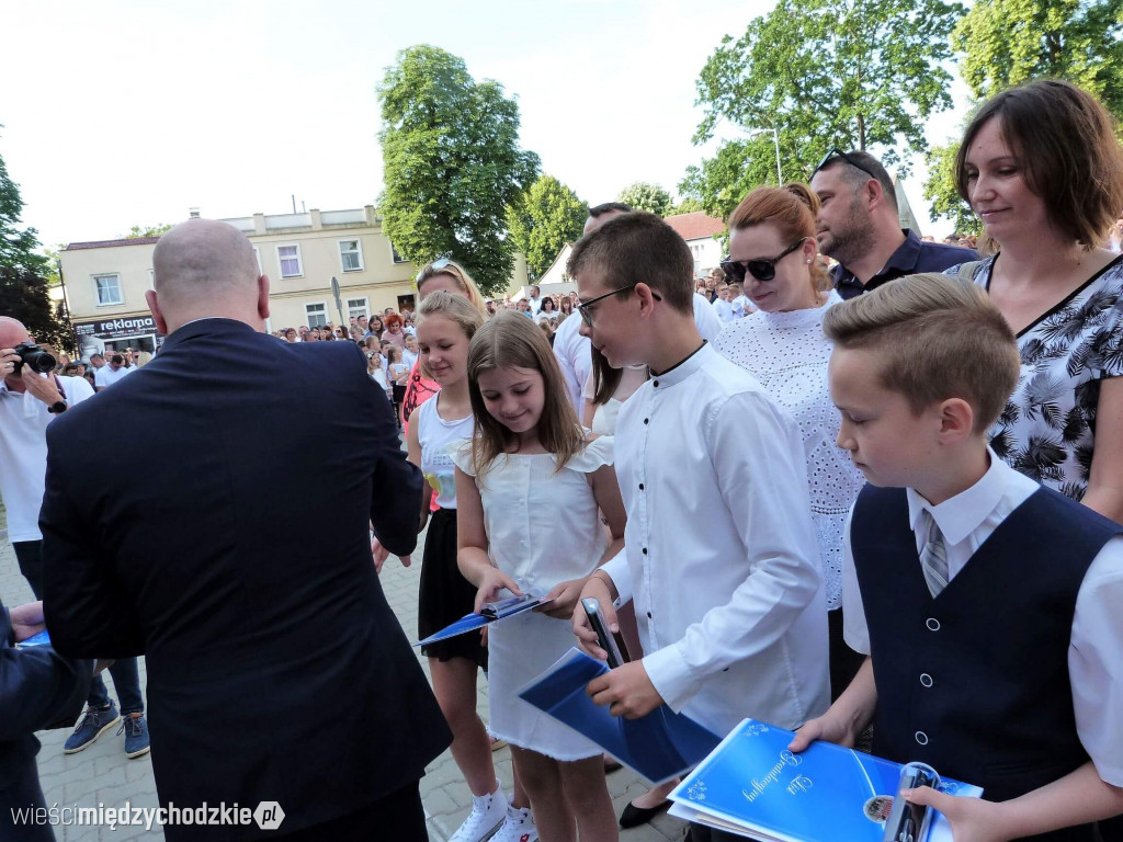 Wakacje w SP nr 1 w Międzychodzie rozpoczęte