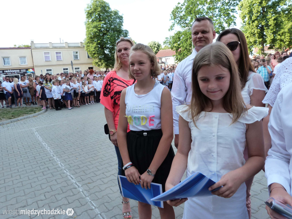 Wakacje w SP nr 1 w Międzychodzie rozpoczęte