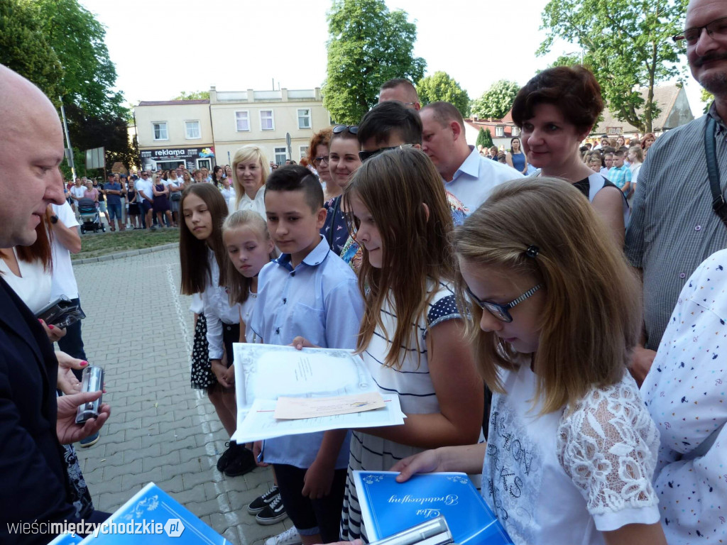 Wakacje w SP nr 1 w Międzychodzie rozpoczęte