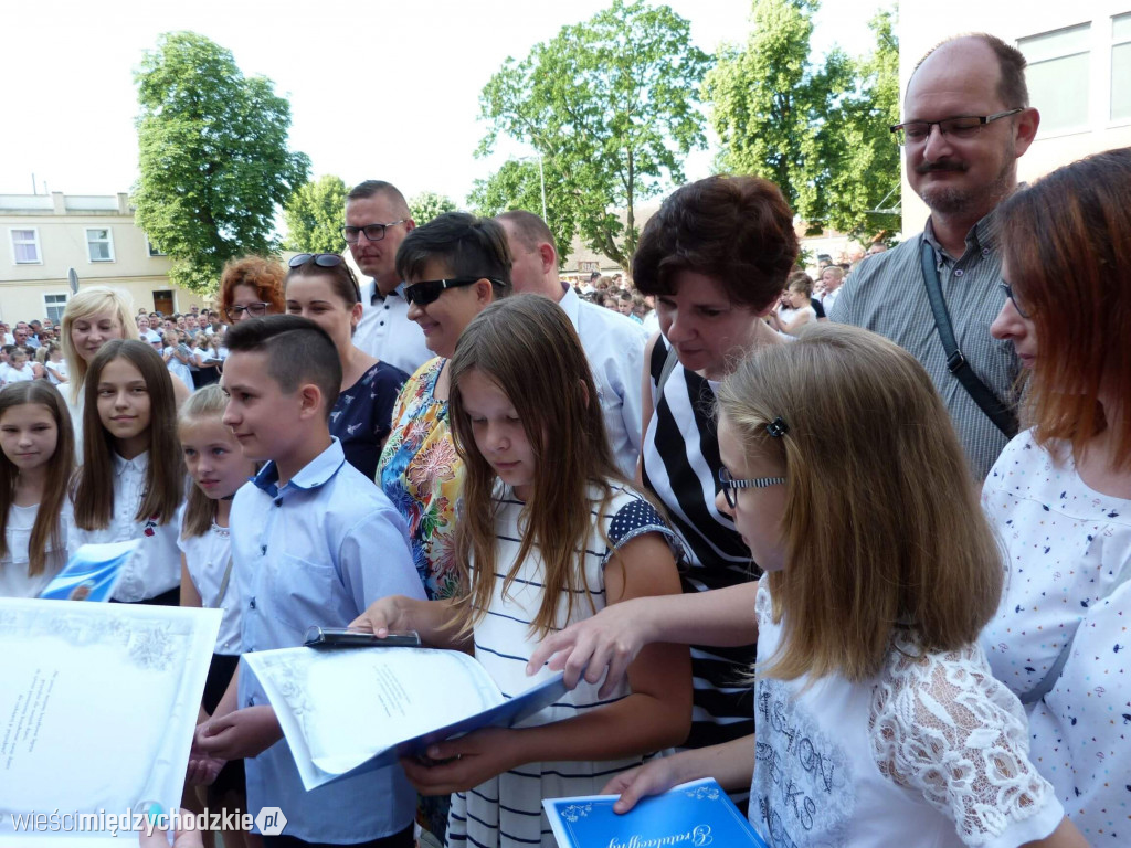 Wakacje w SP nr 1 w Międzychodzie rozpoczęte