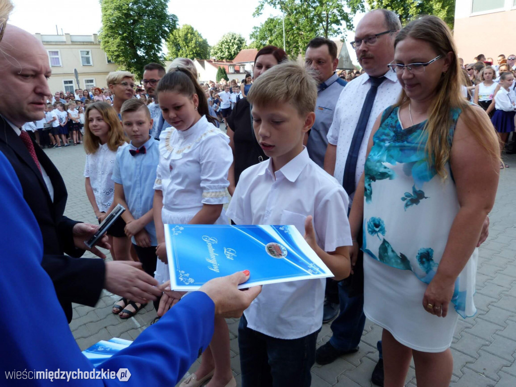 Wakacje w SP nr 1 w Międzychodzie rozpoczęte