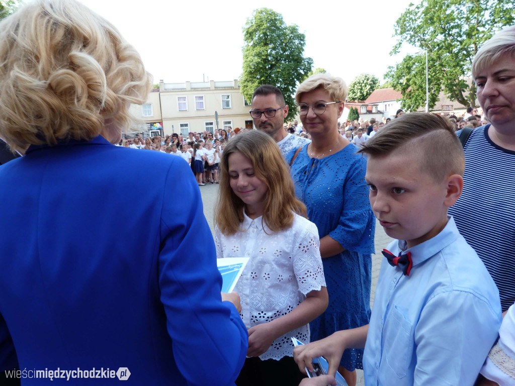 Wakacje w SP nr 1 w Międzychodzie rozpoczęte