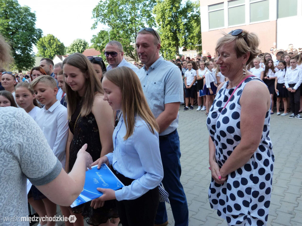 Wakacje w SP nr 1 w Międzychodzie rozpoczęte