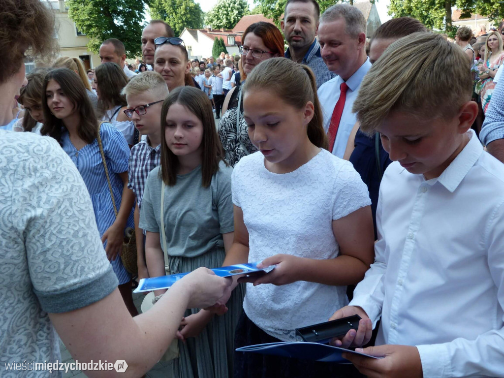 Wakacje w SP nr 1 w Międzychodzie rozpoczęte