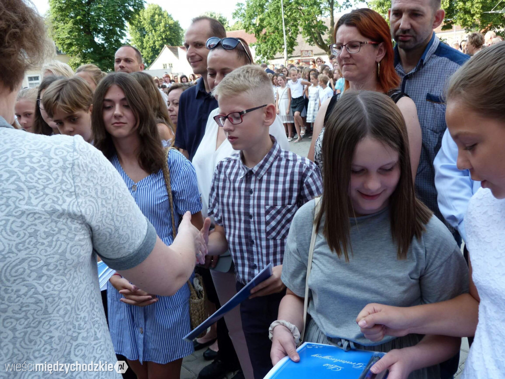 Wakacje w SP nr 1 w Międzychodzie rozpoczęte