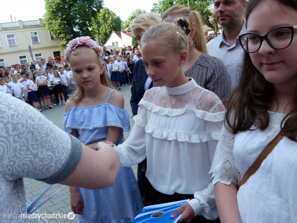 Wakacje w SP nr 1 w Międzychodzie rozpoczęte