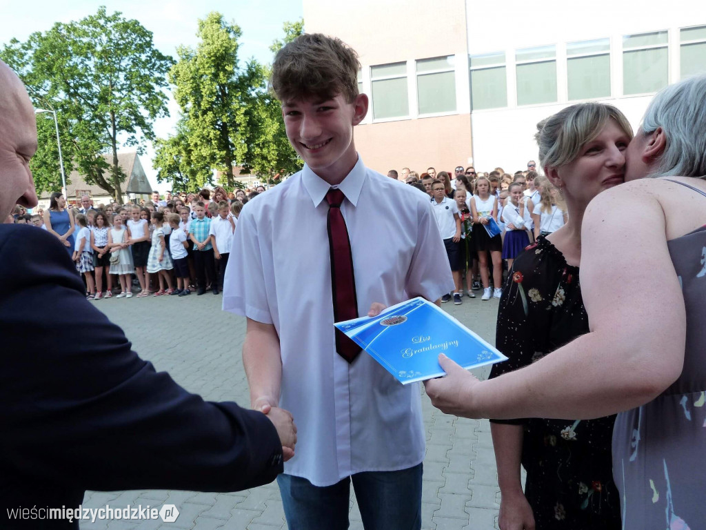 Wakacje w SP nr 1 w Międzychodzie rozpoczęte