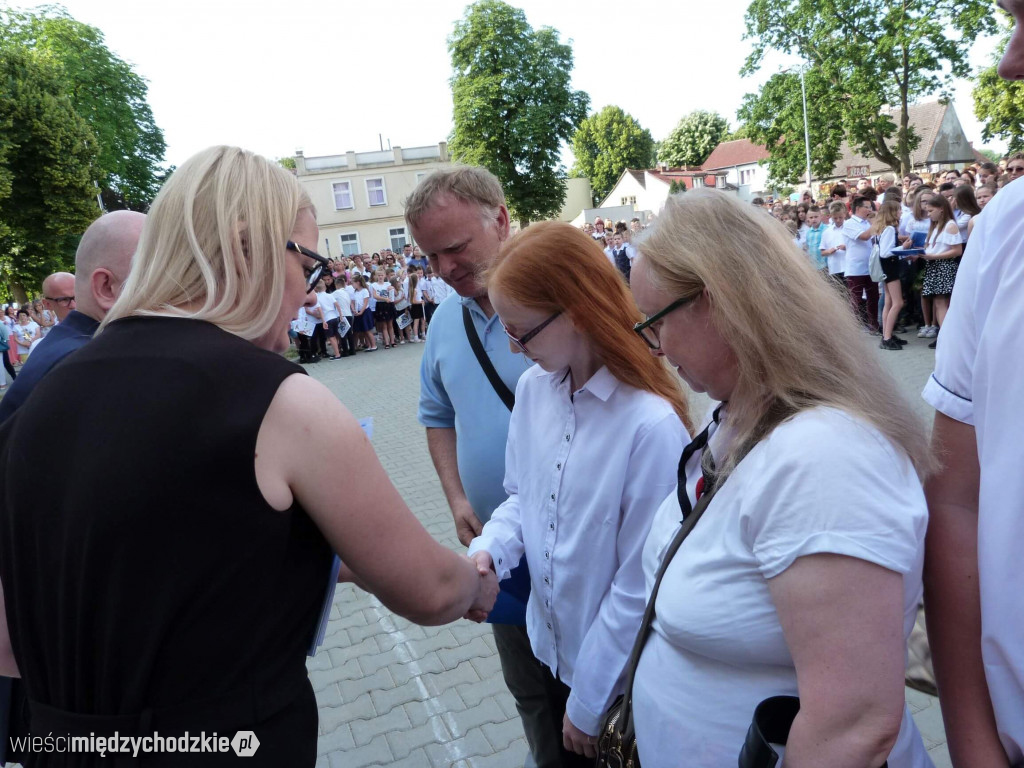 Wakacje w SP nr 1 w Międzychodzie rozpoczęte