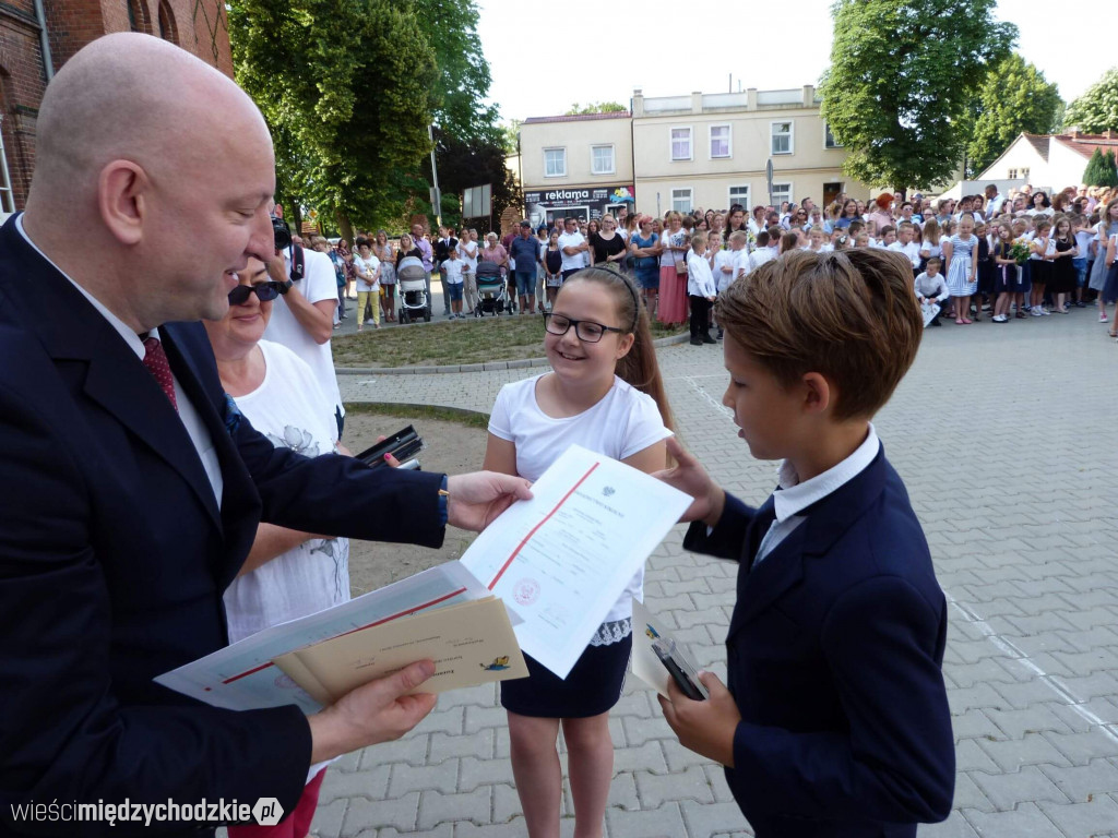 Wakacje w SP nr 1 w Międzychodzie rozpoczęte