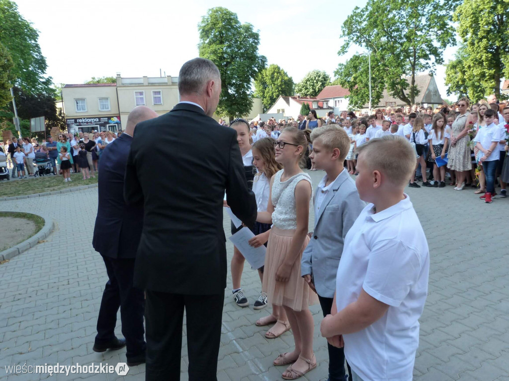 Wakacje w SP nr 1 w Międzychodzie rozpoczęte