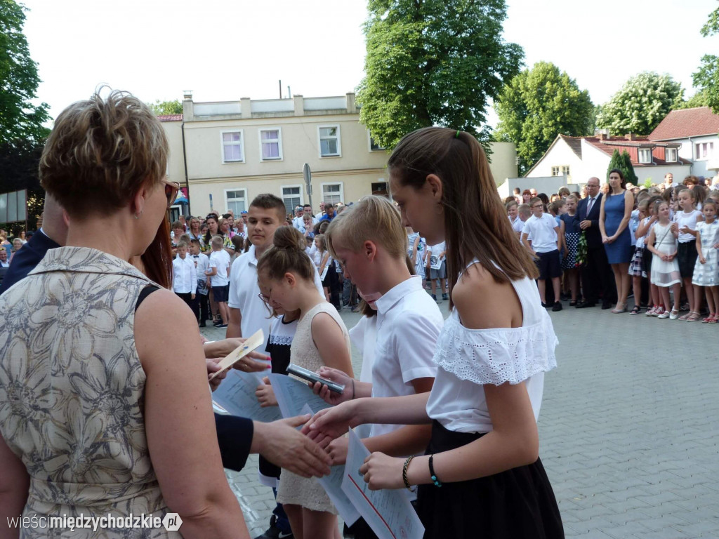 Wakacje w SP nr 1 w Międzychodzie rozpoczęte