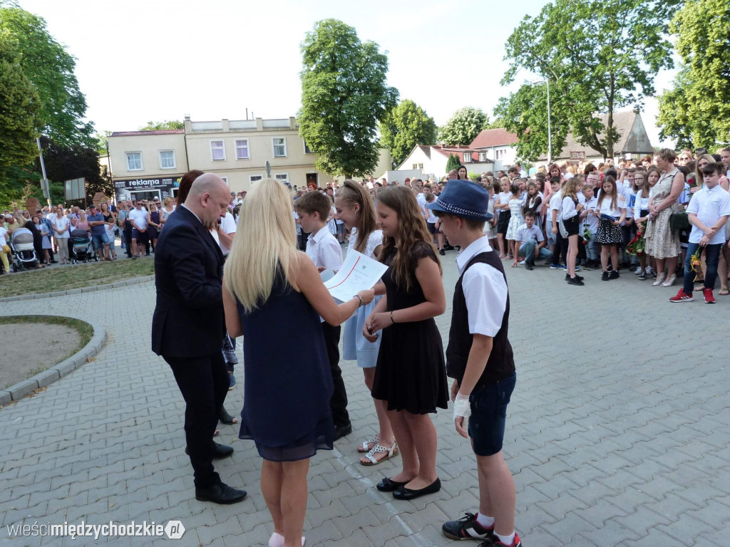 Wakacje w SP nr 1 w Międzychodzie rozpoczęte