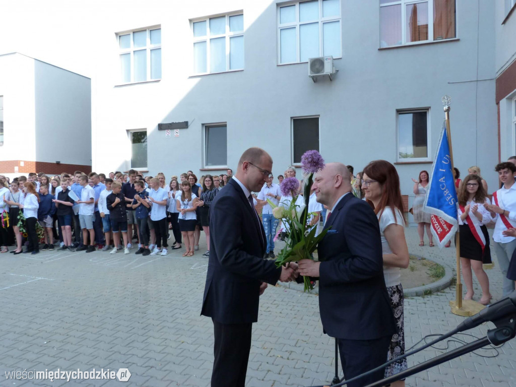 Wakacje w SP nr 1 w Międzychodzie rozpoczęte