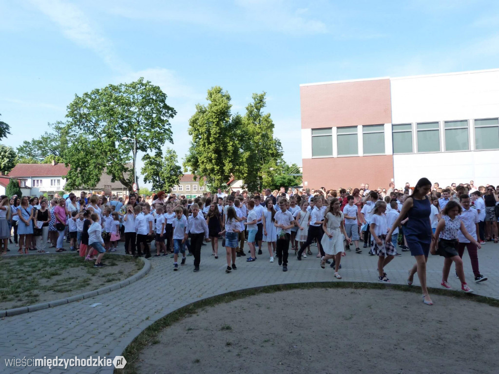 Wakacje w SP nr 1 w Międzychodzie rozpoczęte