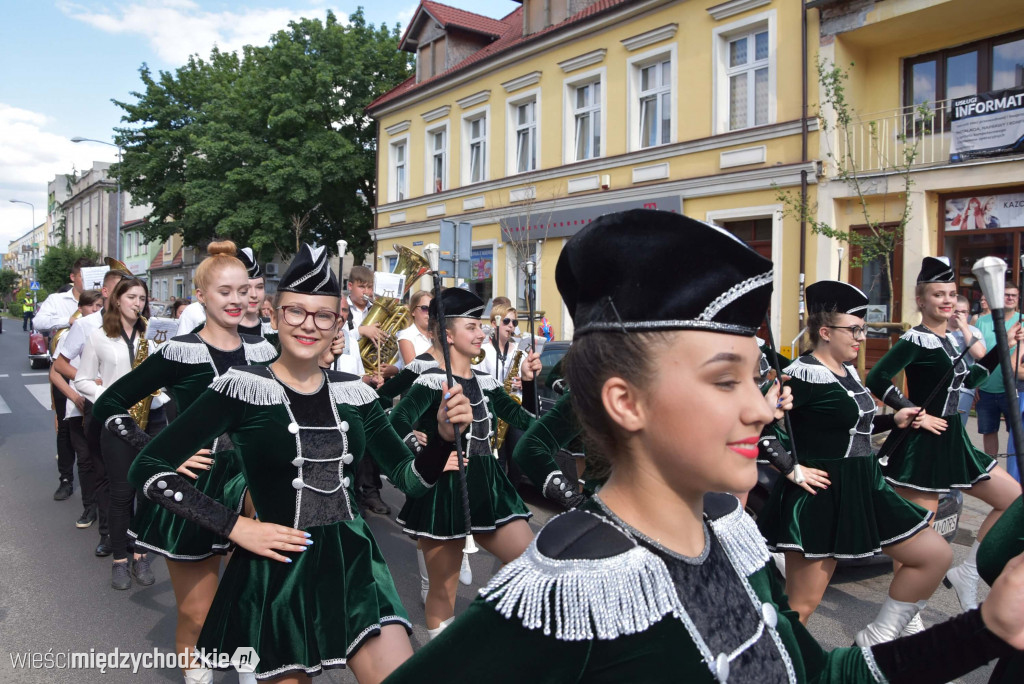 Parada orkiestr dętych w Międzychodzie