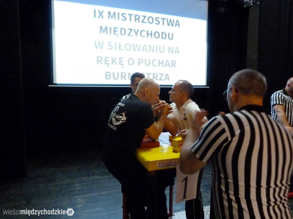 Turniej w siłowaniu na ręce zakończony
