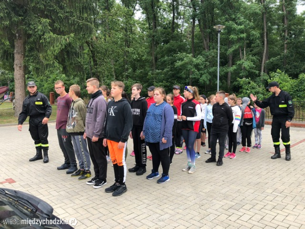 Młodzi strażacy trenują w Łężeczkach