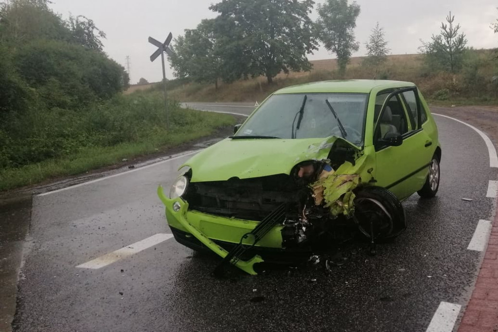 Zderzenie 2 samochodów w Dzięcielinie
