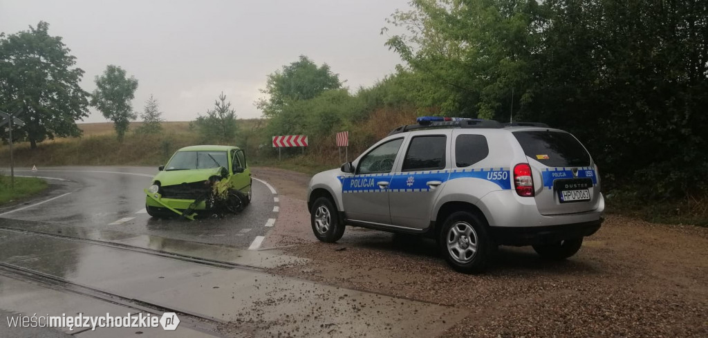 Zderzenie 2 samochodów w Dzięcielinie