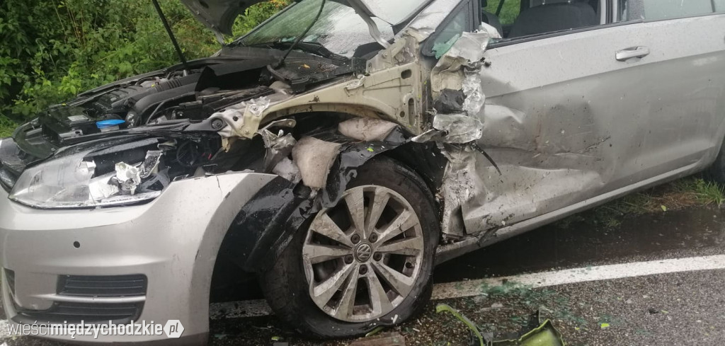 Zderzenie 2 samochodów w Dzięcielinie