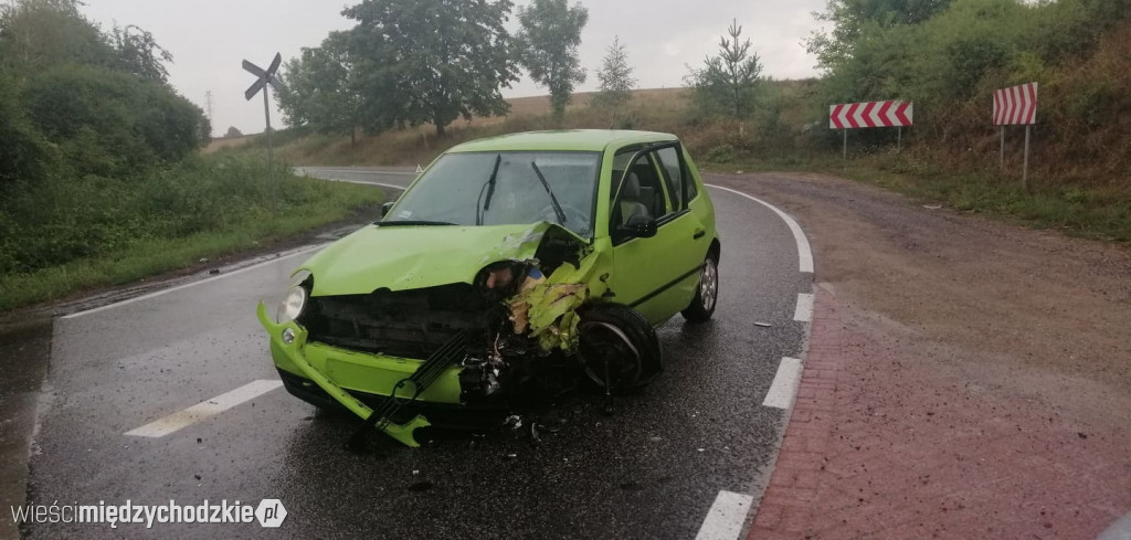 Zderzenie 2 samochodów w Dzięcielinie