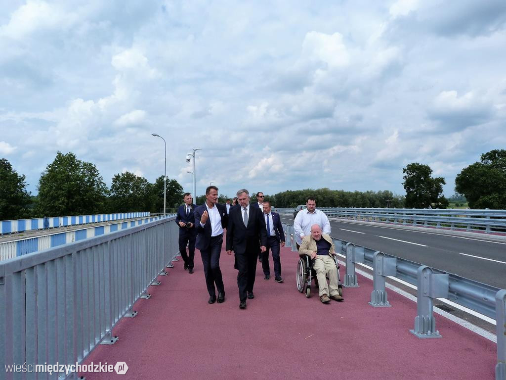 Marszałek Marek Woźniak wizytował most w Międzychodzie