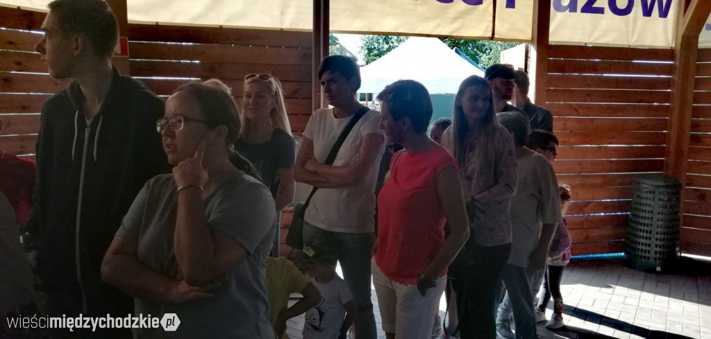 Przygotowania do biegów dziecięcych w Sierakowie