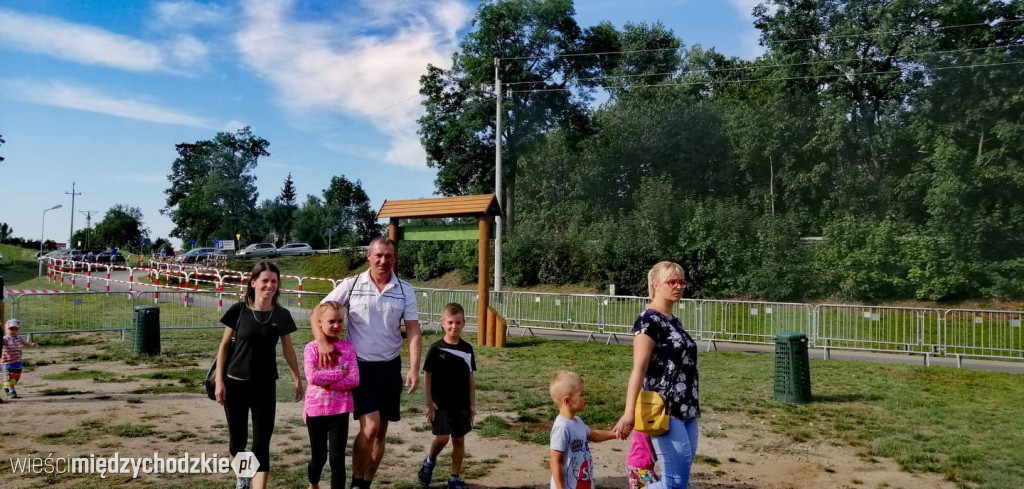 Przygotowania do biegów dziecięcych w Sierakowie