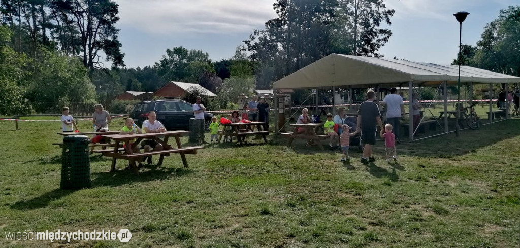 Przygotowania do biegów dziecięcych w Sierakowie