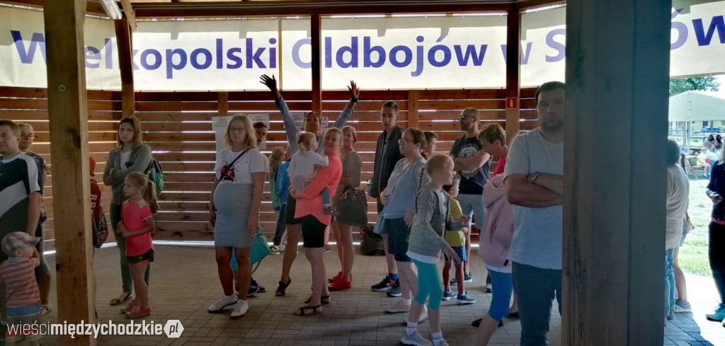 Przygotowania do biegów dziecięcych w Sierakowie